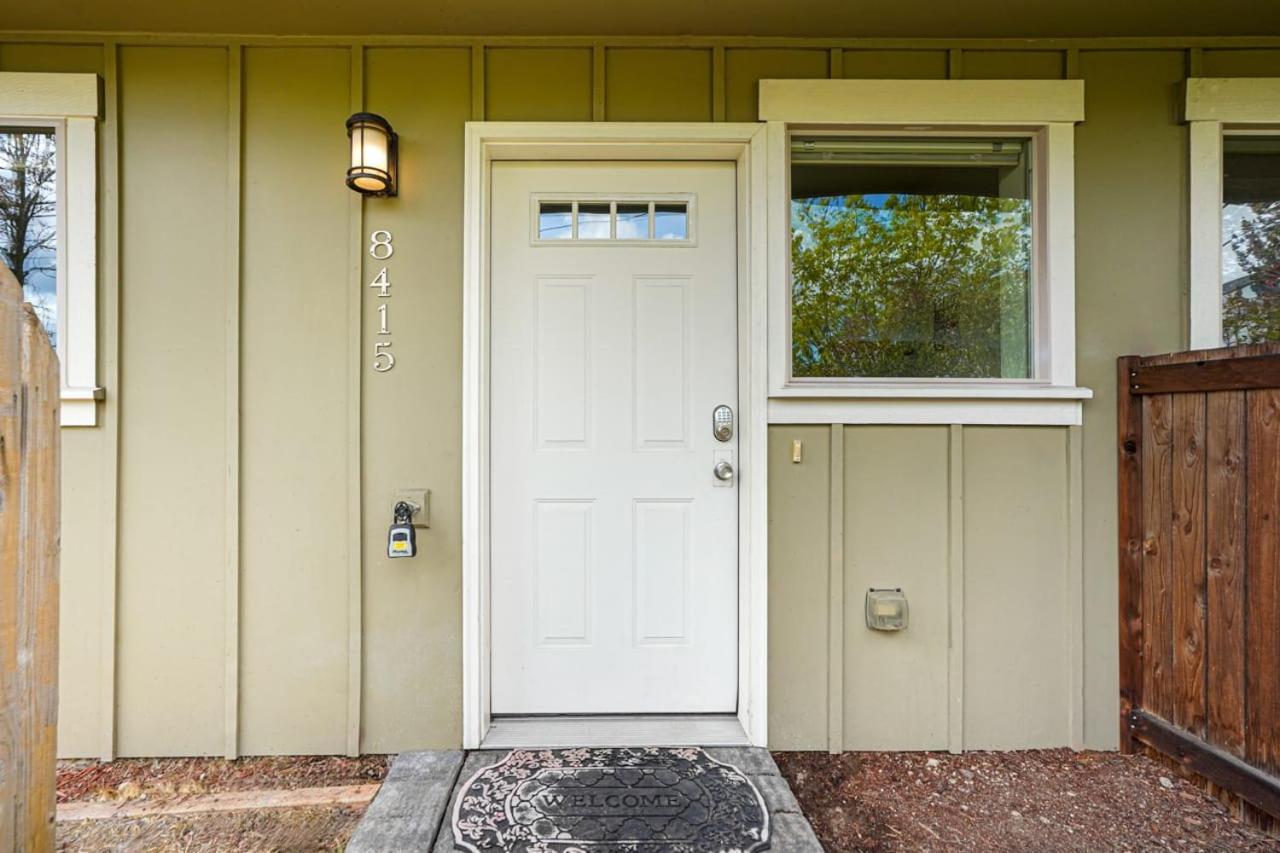 Stylish North Seattle Townhouse- Dual Master Suites Exterior photo
