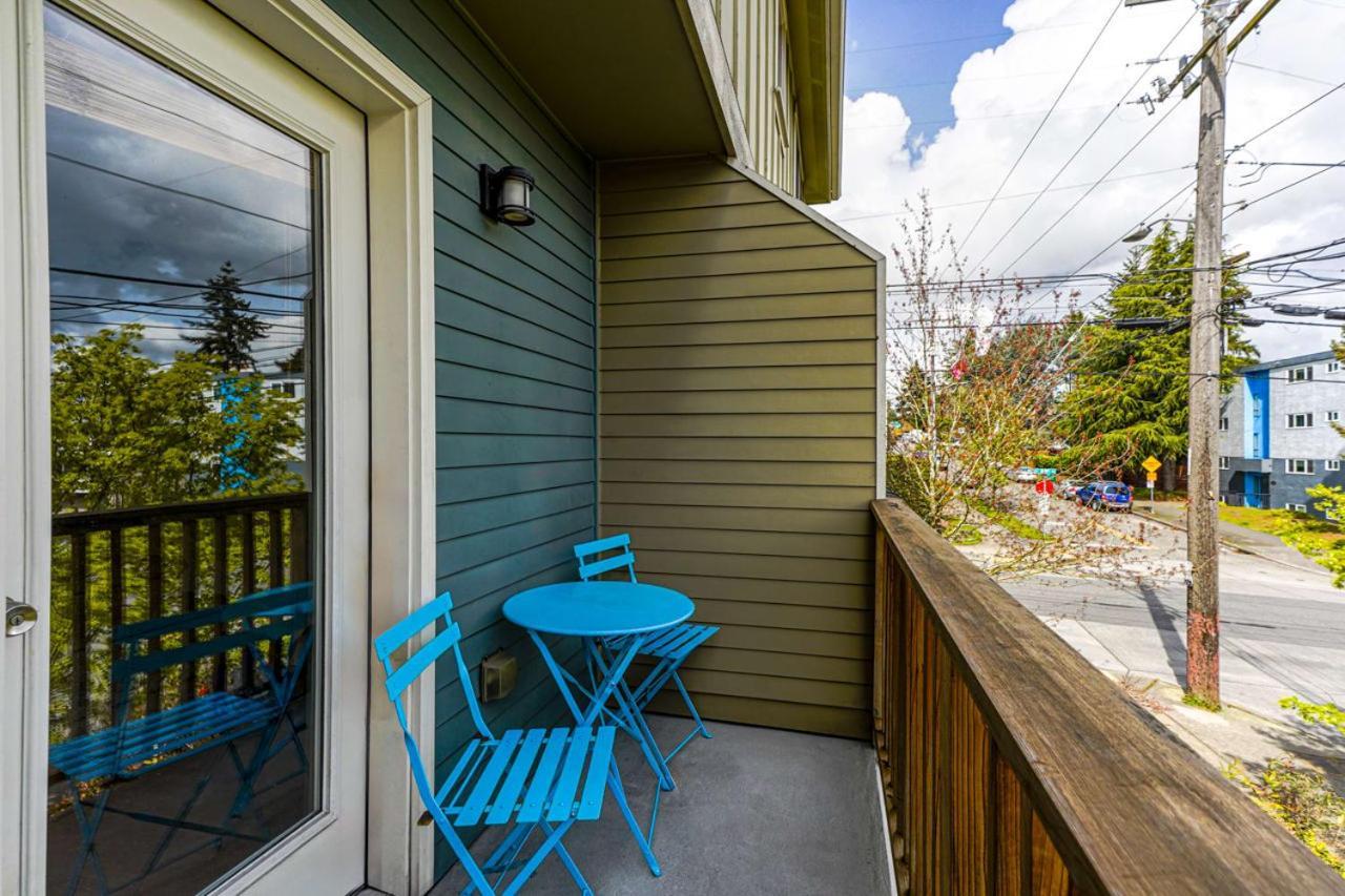 Stylish North Seattle Townhouse- Dual Master Suites Exterior photo