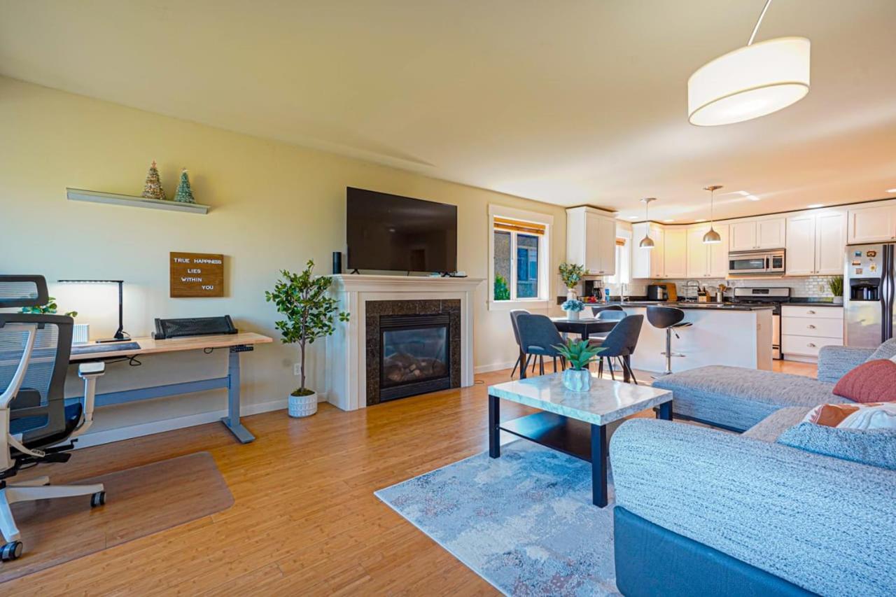 Stylish North Seattle Townhouse- Dual Master Suites Exterior photo