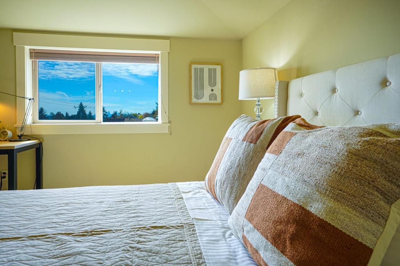 Stylish North Seattle Townhouse- Dual Master Suites Exterior photo